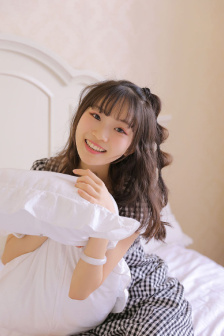 女人一边脱一边摸